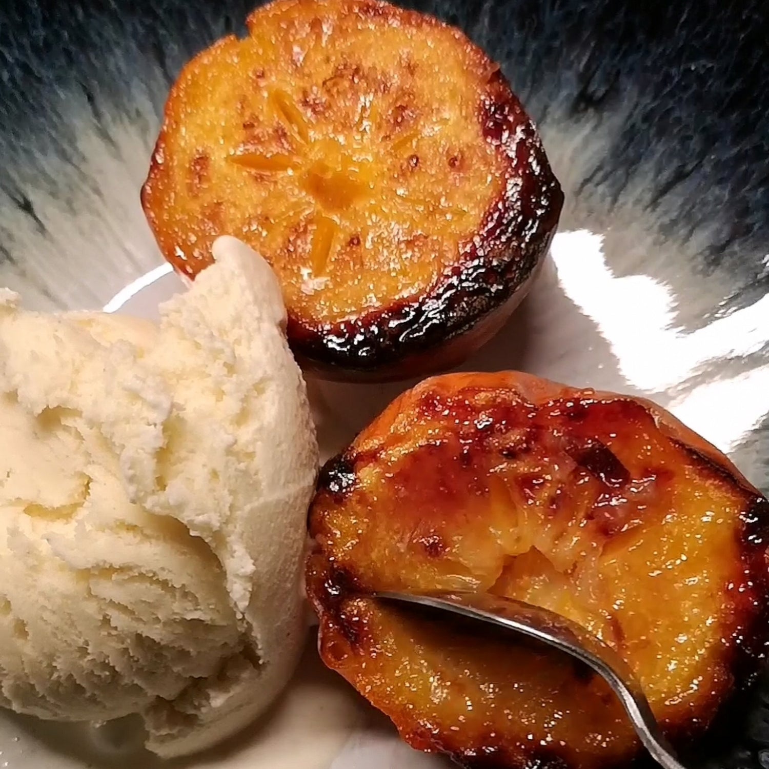 Karamellisierte Kaki mit Vanilleeis,heissluftfriteuse,nutrilovers