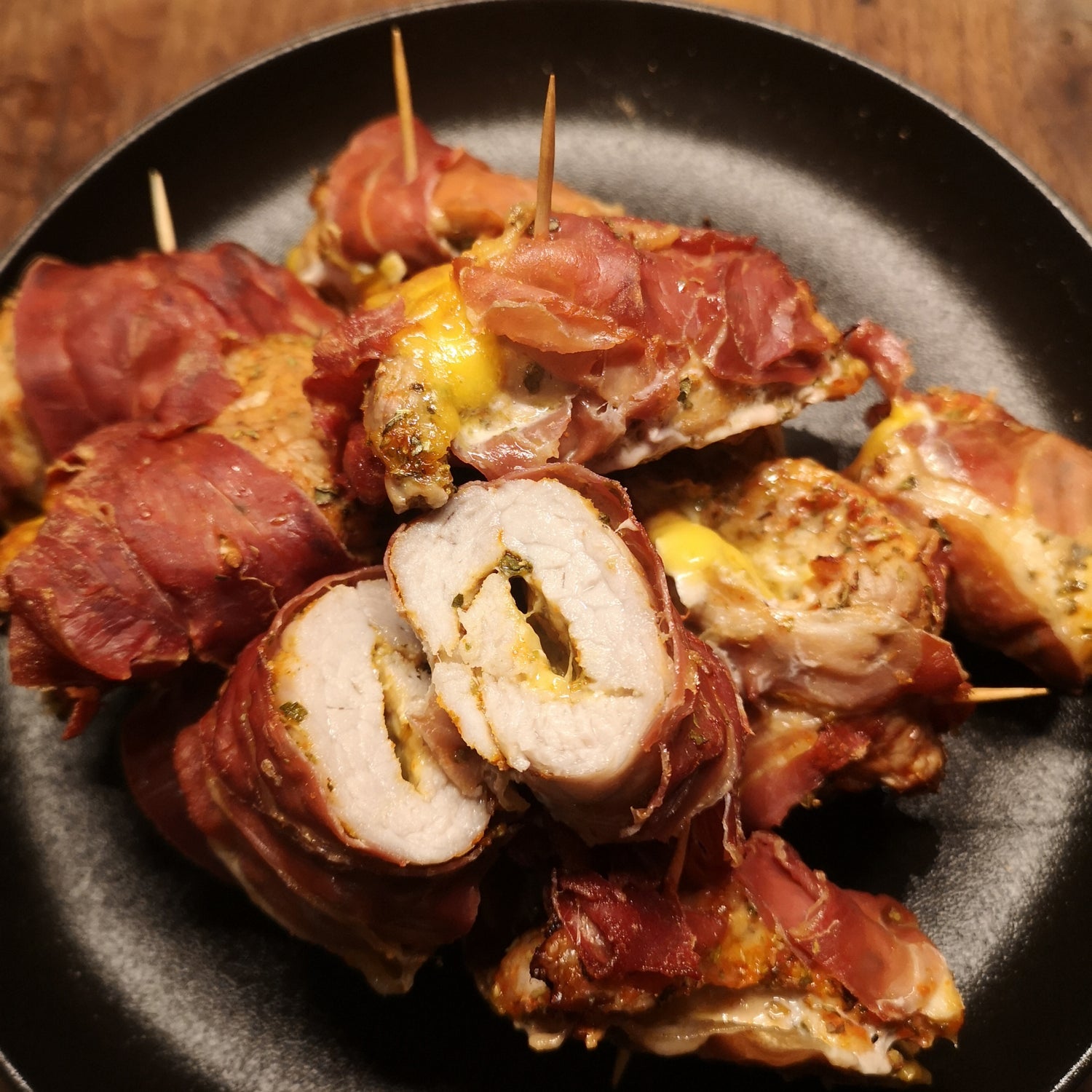 Knusprige Mini-Schnitzelröllchen: Ein Hauch von Eleganz in jedem Bissen!