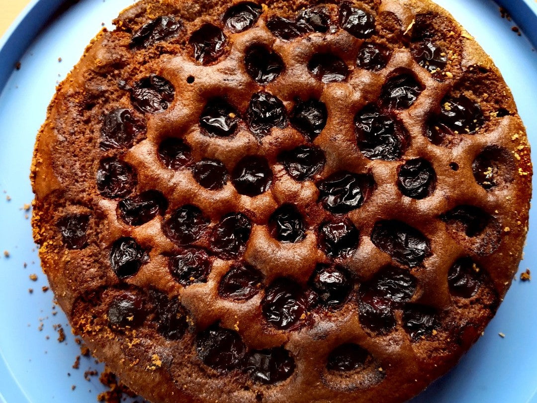 Heißluftfritteuse Rezepte Kirsch-Schokokuchen Süße Versuchung aus der Heißluftfritteuse: Saftiger Kirsch-Schokokuchen – Eine Kombination von Frucht und Schokolade zum Genießen