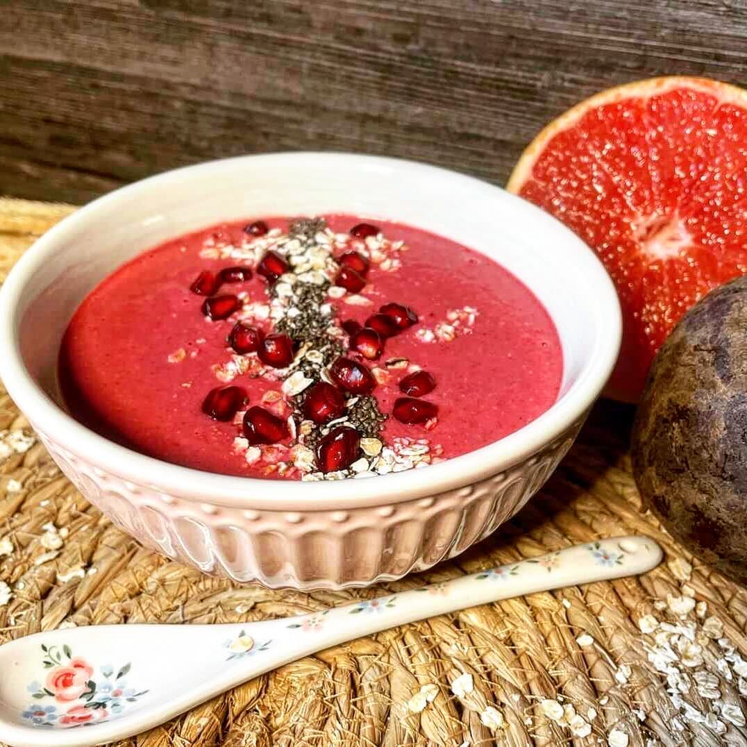 Weihnachtliche Joghurtbowl aus dem Nutri-Blender