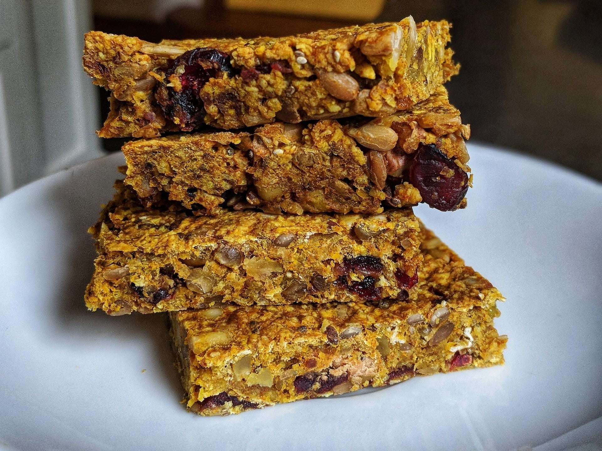 Dörrautomat Rezepte Der Erdnuss-Riegel mit Cranberries, Zimt und Ingwer