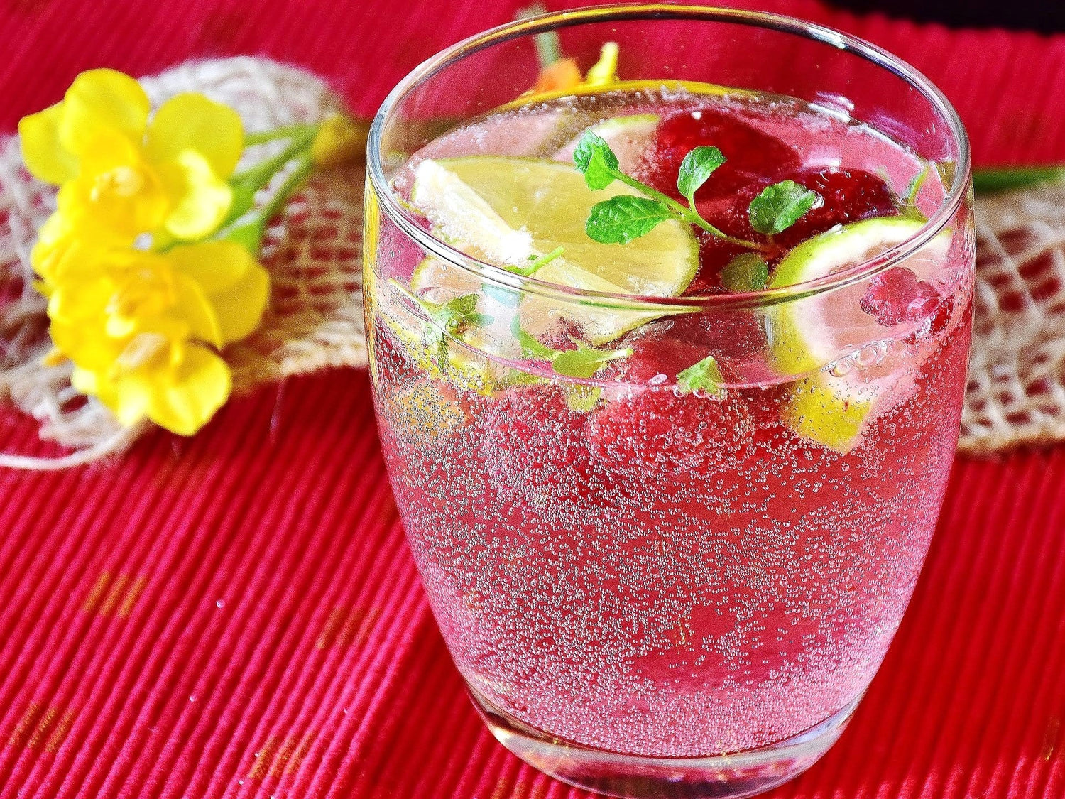 PINK - POWER Zitruspresse Rezepte Die spritzige Himbeer-Limonade