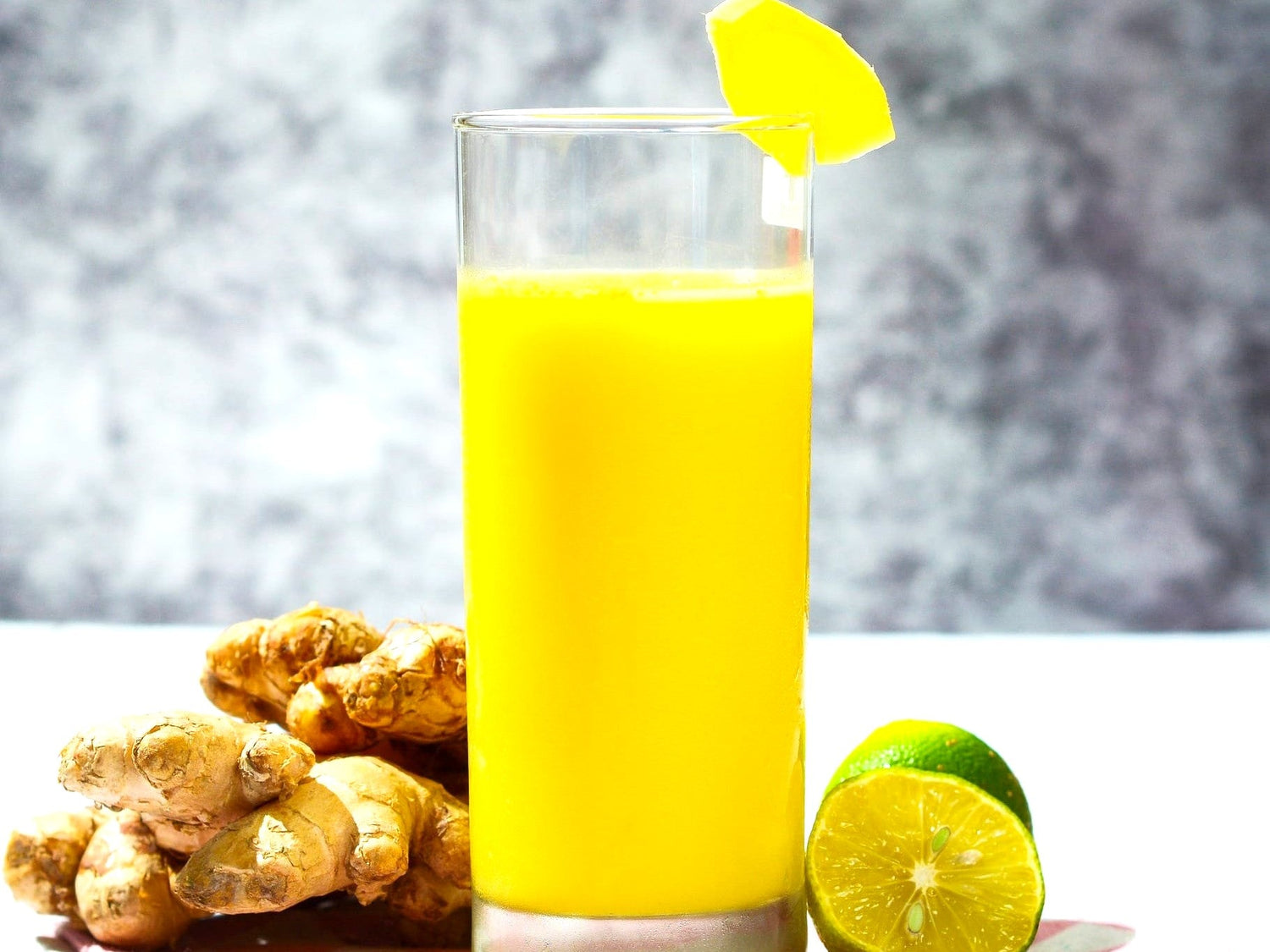 IMMUN BOOSTER Slow Juicer Rezepte Dieser Saft orientiert sich an den traditionellen Rezepten für goldene Milch aus der ayurvedischen Küche. Du wirst diesen exotischen, markanten und vor allem gesunden Saft lieben.