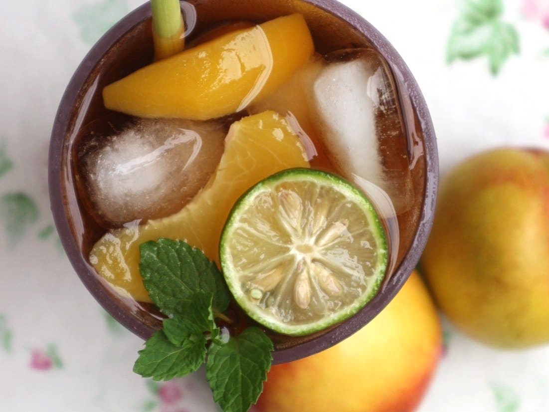 ROSEPOWER Zitruspresse Rezepte Pfirsich-Limonade mit Rosenwasser