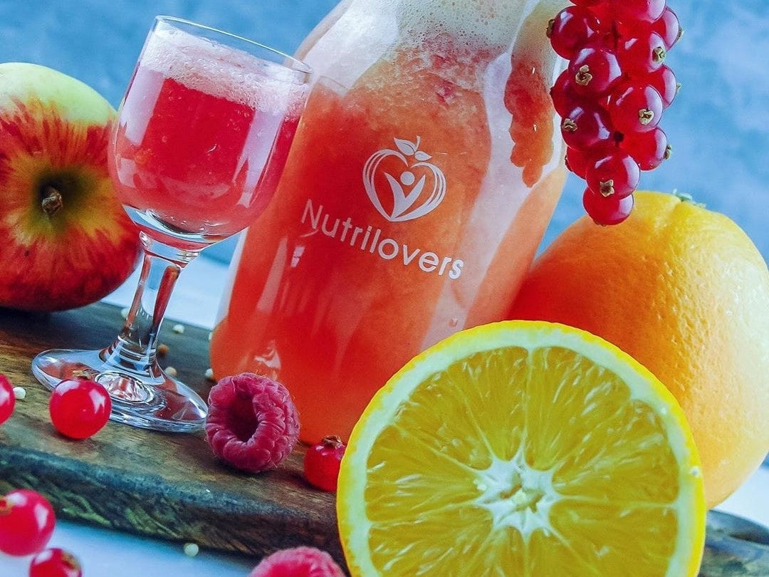 Frisch gepresster Apfelsaft | Rezept Saft aus Roter Bete, Apfel, Ingwer und Limette. Ein gesunder und köstlicher Genuss!