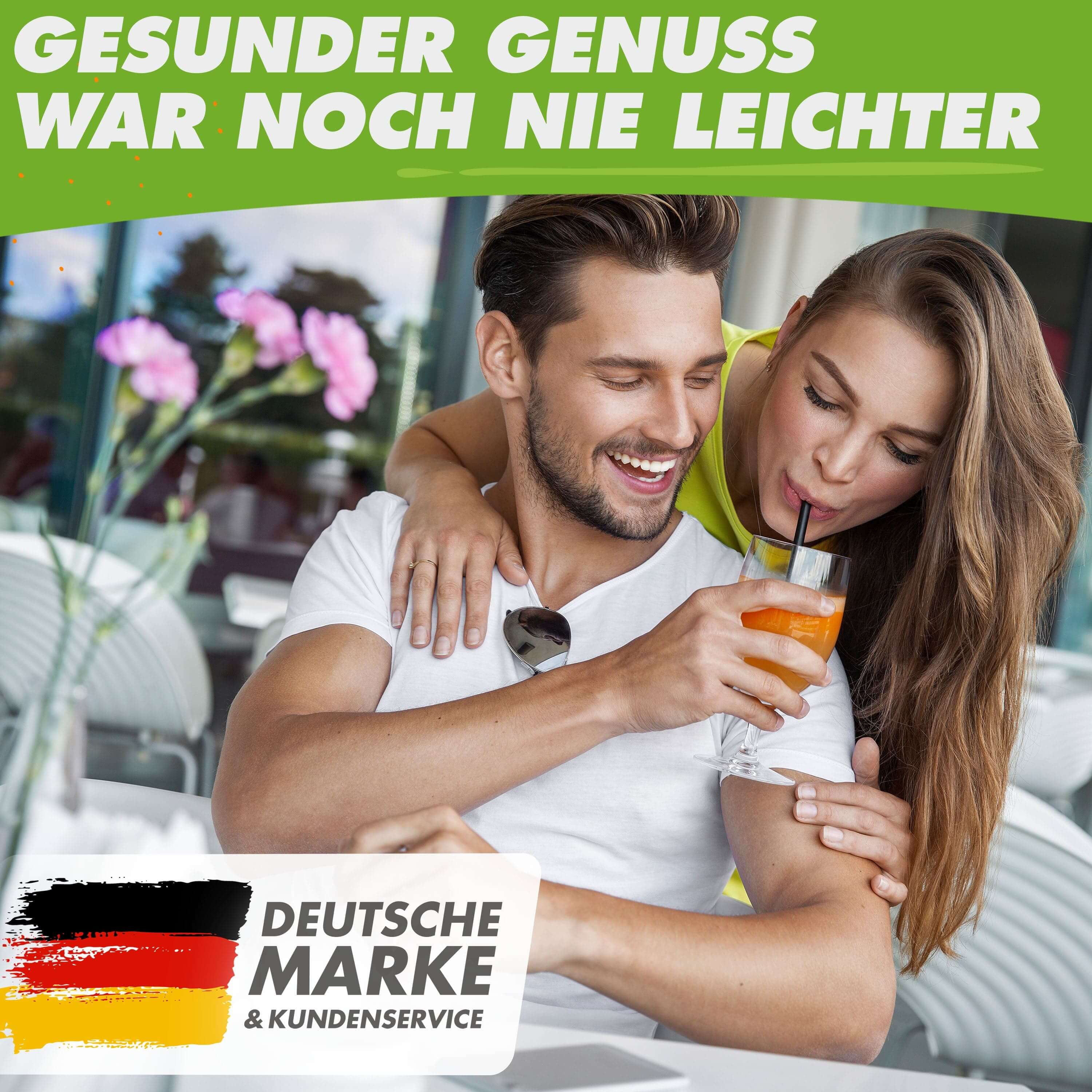 Junge Paare genießen gesunden Drink in einem stylischen Café, lächelnd und entspannt.
