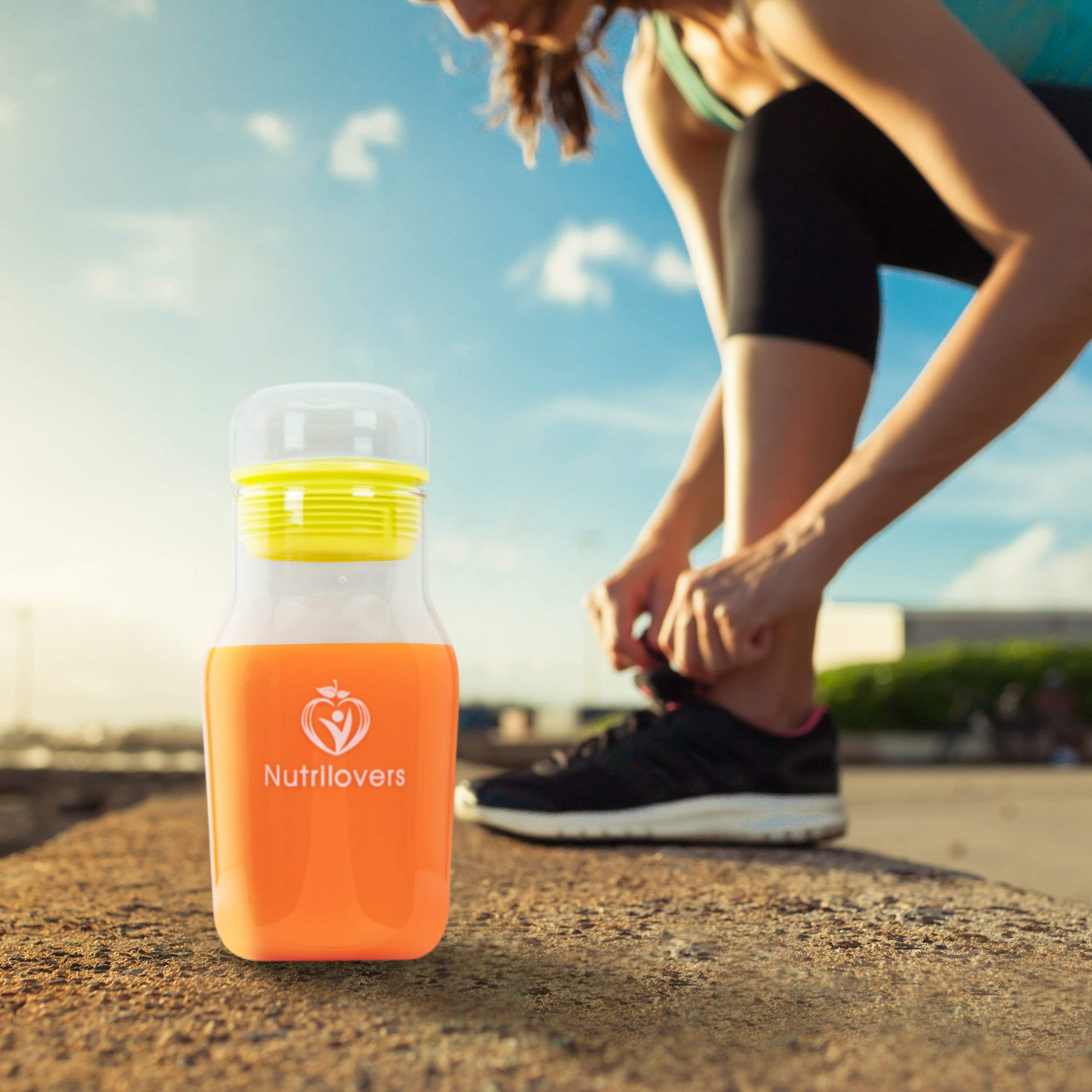 Nutrilovers Trinkflasche NUTRI-GOLD Trinkflasche aus Borosilikat-Glas mit Sleeve (BPA-frei) WissenWasDrinIst