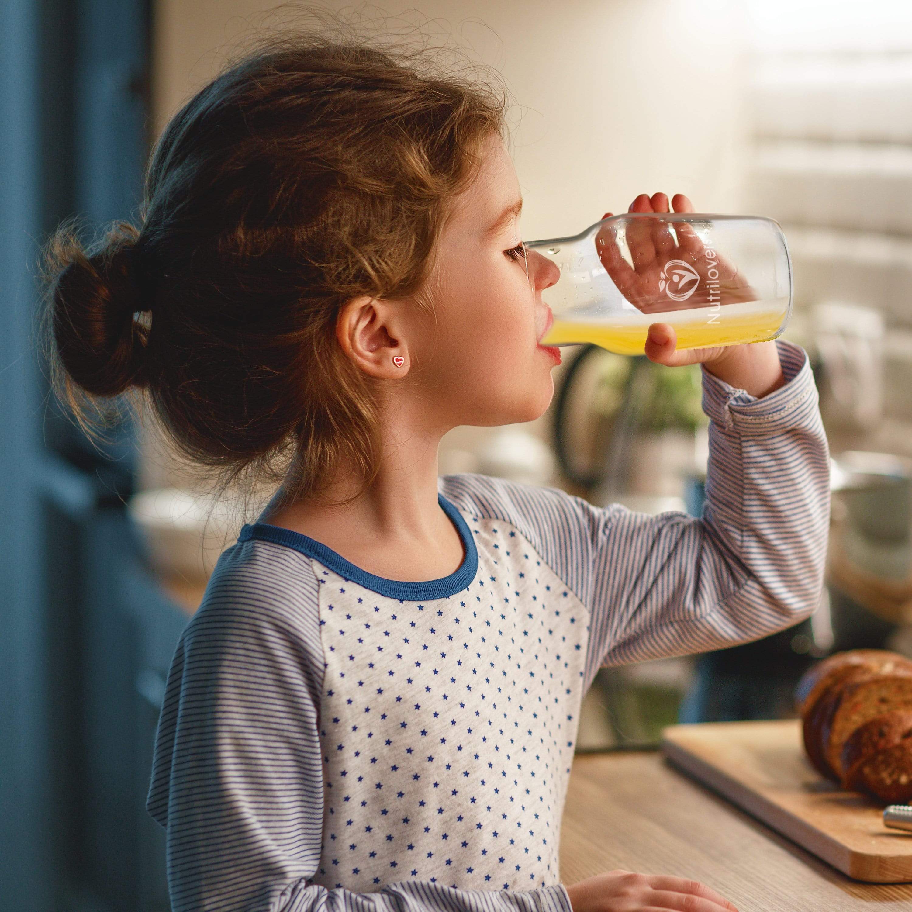 Nutrilovers Trinkflasche NUTRI-GOLD Trinkflasche aus Borosilikat-Glas mit Sleeve (BPA-frei) WissenWasDrinIst