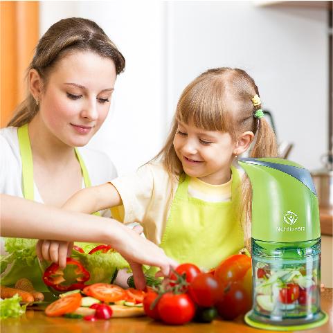 Nutrilovers Zerkleinerer NUTRI-CHOPPER Multizerkleinerer elektrisch | Zerkleinerer für Nüsse, Zwiebel, Obst & Gemüse - BPA-frei kuechengeraete haushaltsgeraete WissenWasDrinIst
