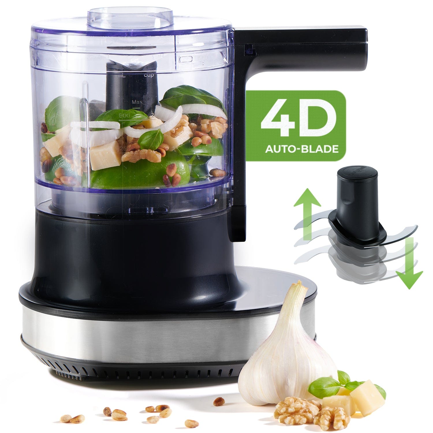 Küchenmaschine in Schwarz mit 4D Auto-Blade, zerkleinert frische Zutaten wie Basilikum und Parmesan.