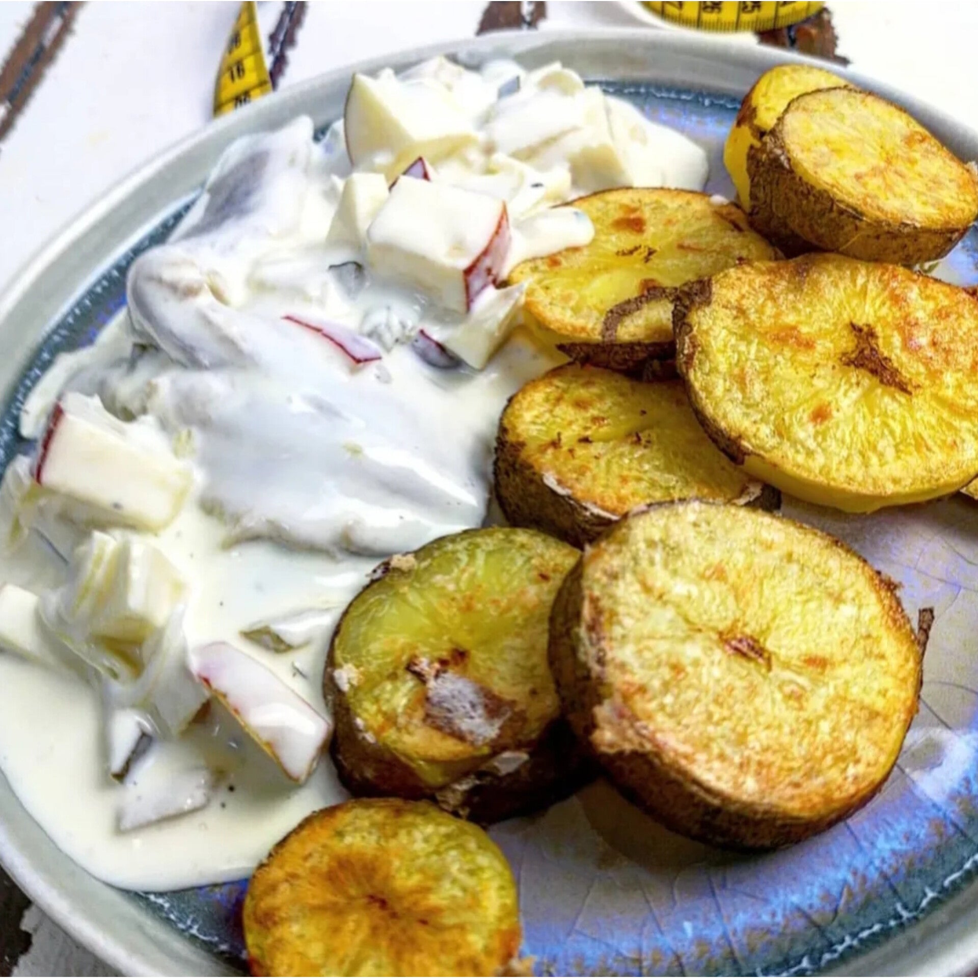 Figurfreundlicher Heringsstipp mit Bratkartoffeln aus dem NUTRI-FRYER!