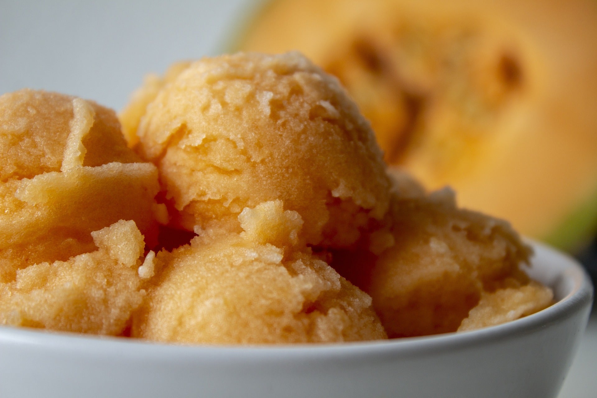 Erfrischende Fusion: Kartoffel-Kürbis Sorbet - Eine köstliche Verbindung von herzhaften Kartoffeln und süßem Kürbis in einem erfrischenden Sorbet. Genuss in jeder Kugel Kartoffel-Kürbis Sorbet