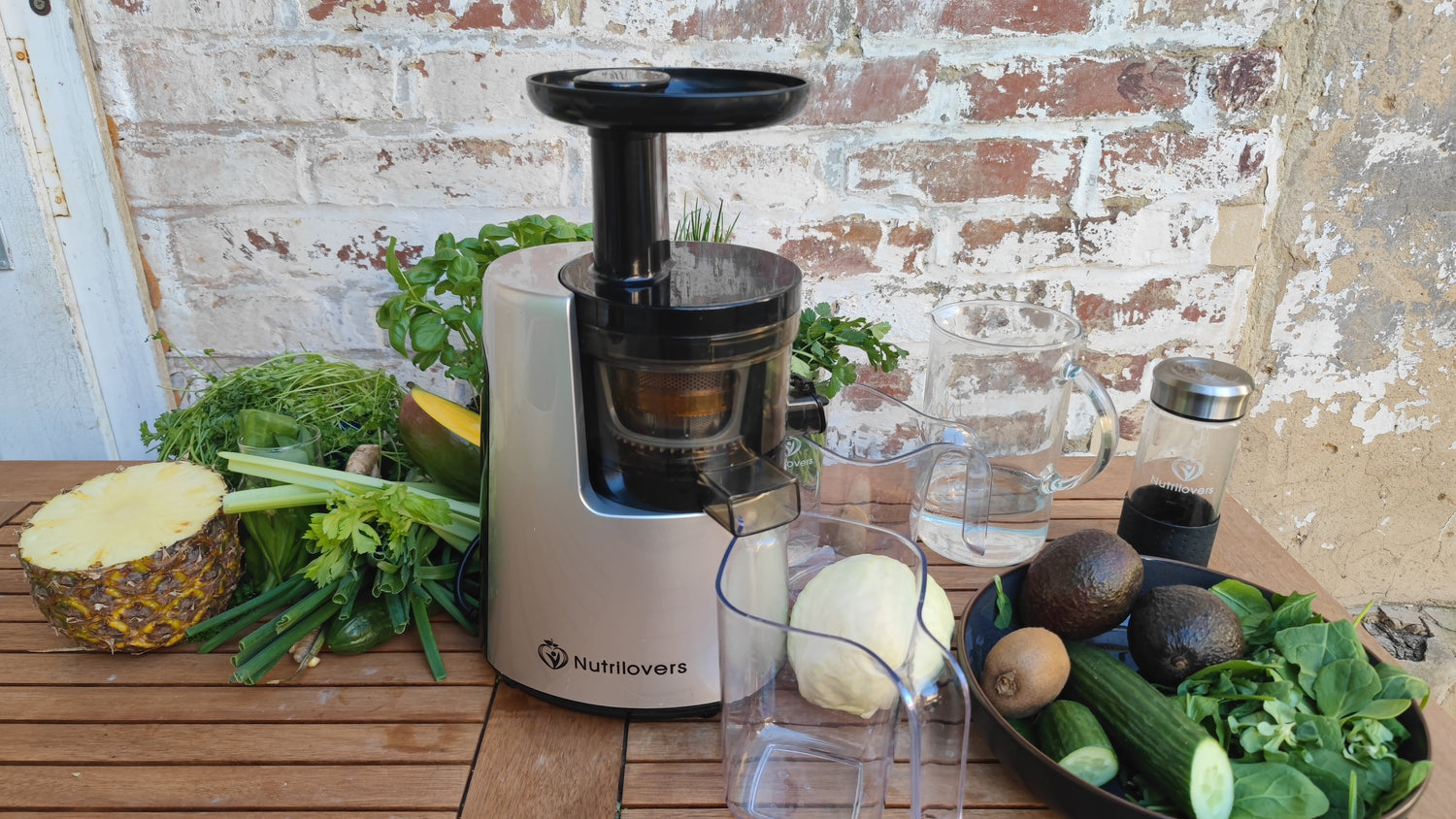 Grüner Sonnengruß-Saft | Green Juice Rezept Mit diesem Saft für deinen Slow Juicer holst du dir die Sonne ins Glas und massig Vitamine in deinen Körper!
