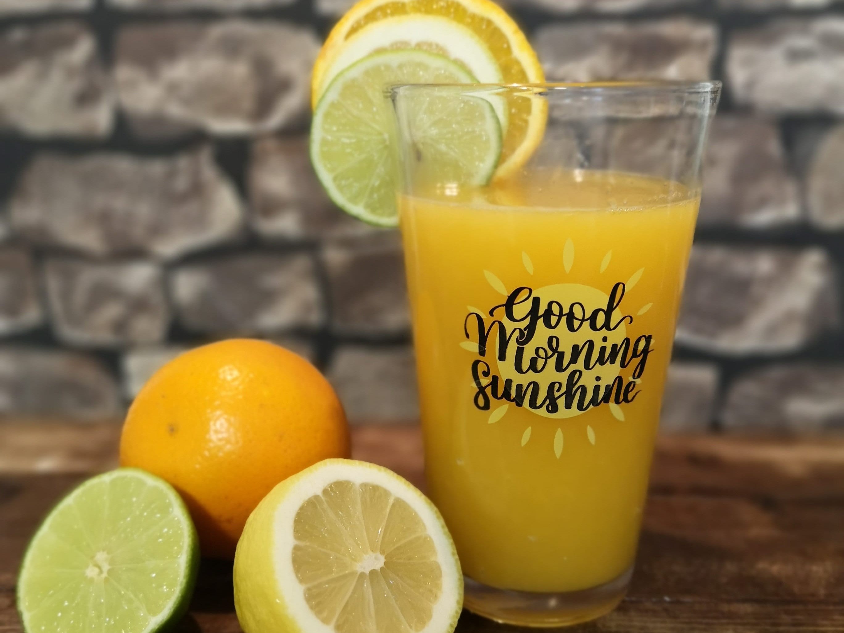 Power Juice aus der Citrus-Press! Mit extra viel #VitaminC aus sonnenverwöhnten #Zitrusfrüchten kommt der Powerjuice daher, für eine perfekte Abwehr gegen #Keime, schon am Morgen!   
