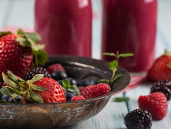 BERRY DREAM | Rezept Slow Juicer Rezepte Energie-Kick Erdbeeren Brombeeren