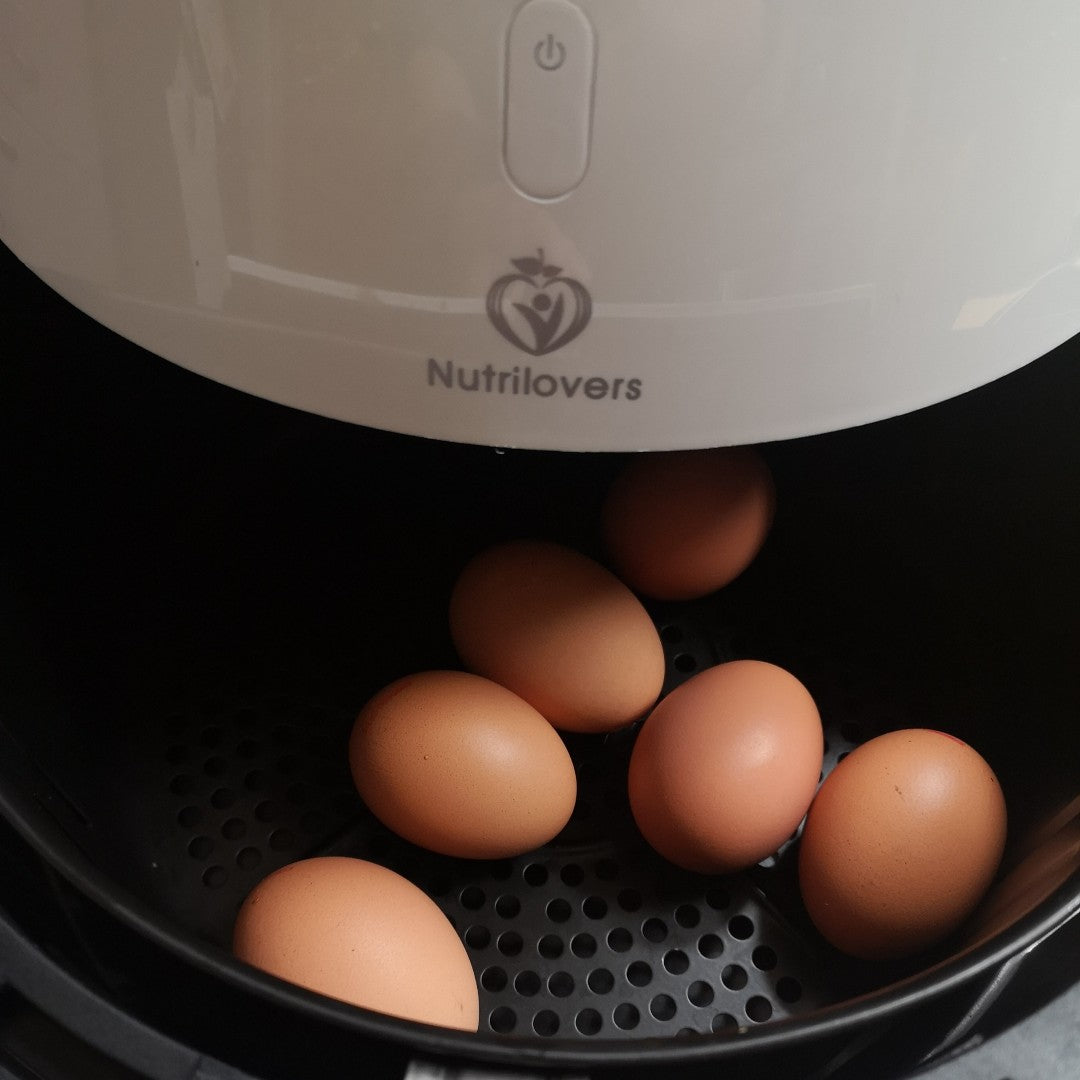Frühstücksei aus der #Heißluftfritteuse  lassen sich super in der Heißluftfritteuse garen! Vergiss nur nicht, sie anzupieksen. Wenn du magst, kannst du auch gleich dein Frühstücksbrötchen mit aufbacken.   