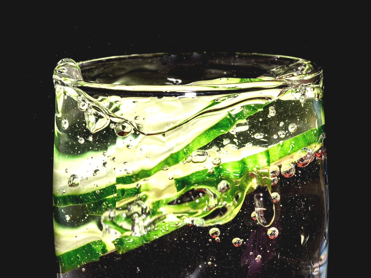 PURE FRESHNESS  Zitruspresse Rezepte Gurken Spritzer mit Tonic