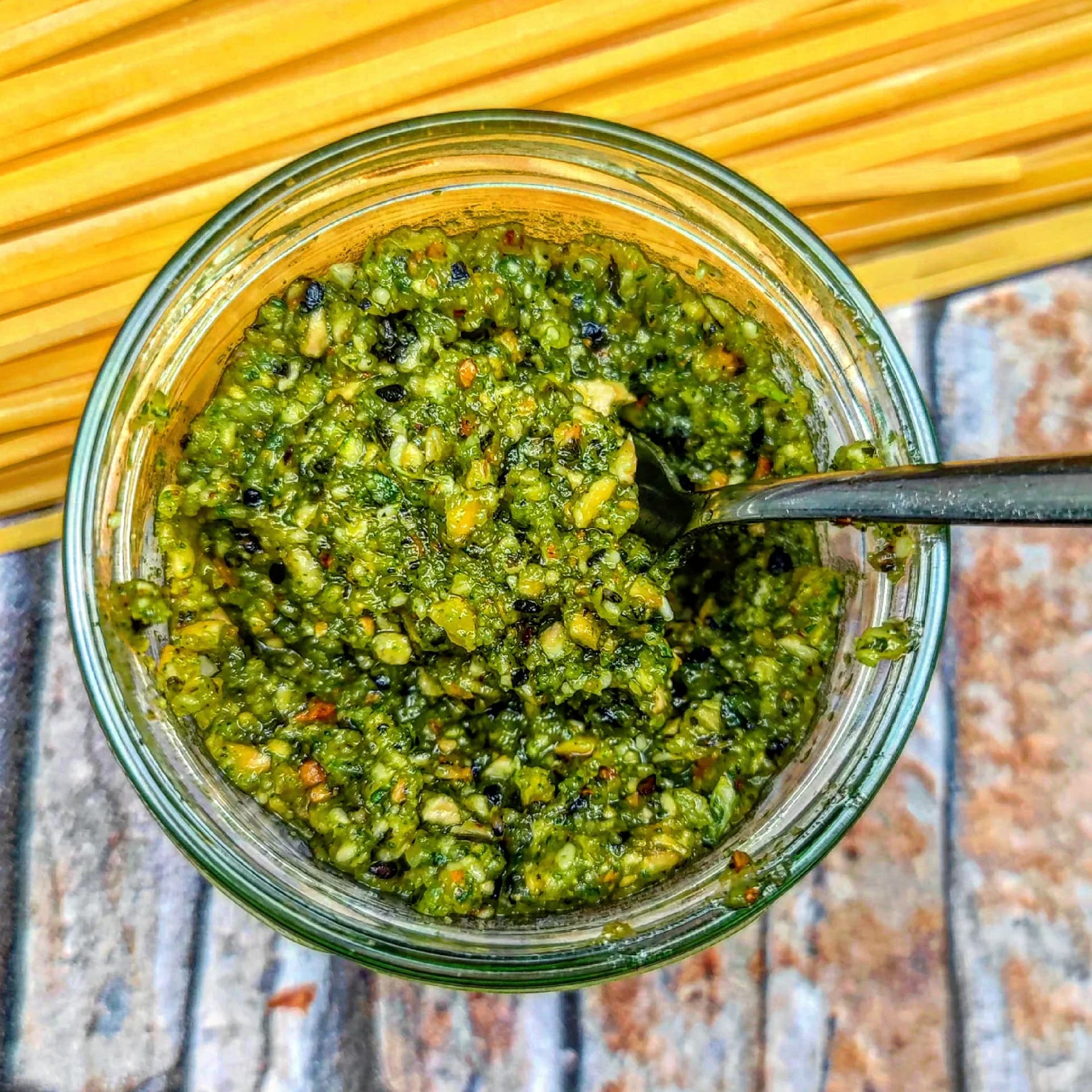 pesto, maronenpestoAnlässlich des #weltnudeltag haben wir heute ein neues, spannendes, saisonales und veganes Pesto kreiert, zusammen mit @foodblogger_the_big_fat_life !        🌰Herbstliches Maronenpesto🌰