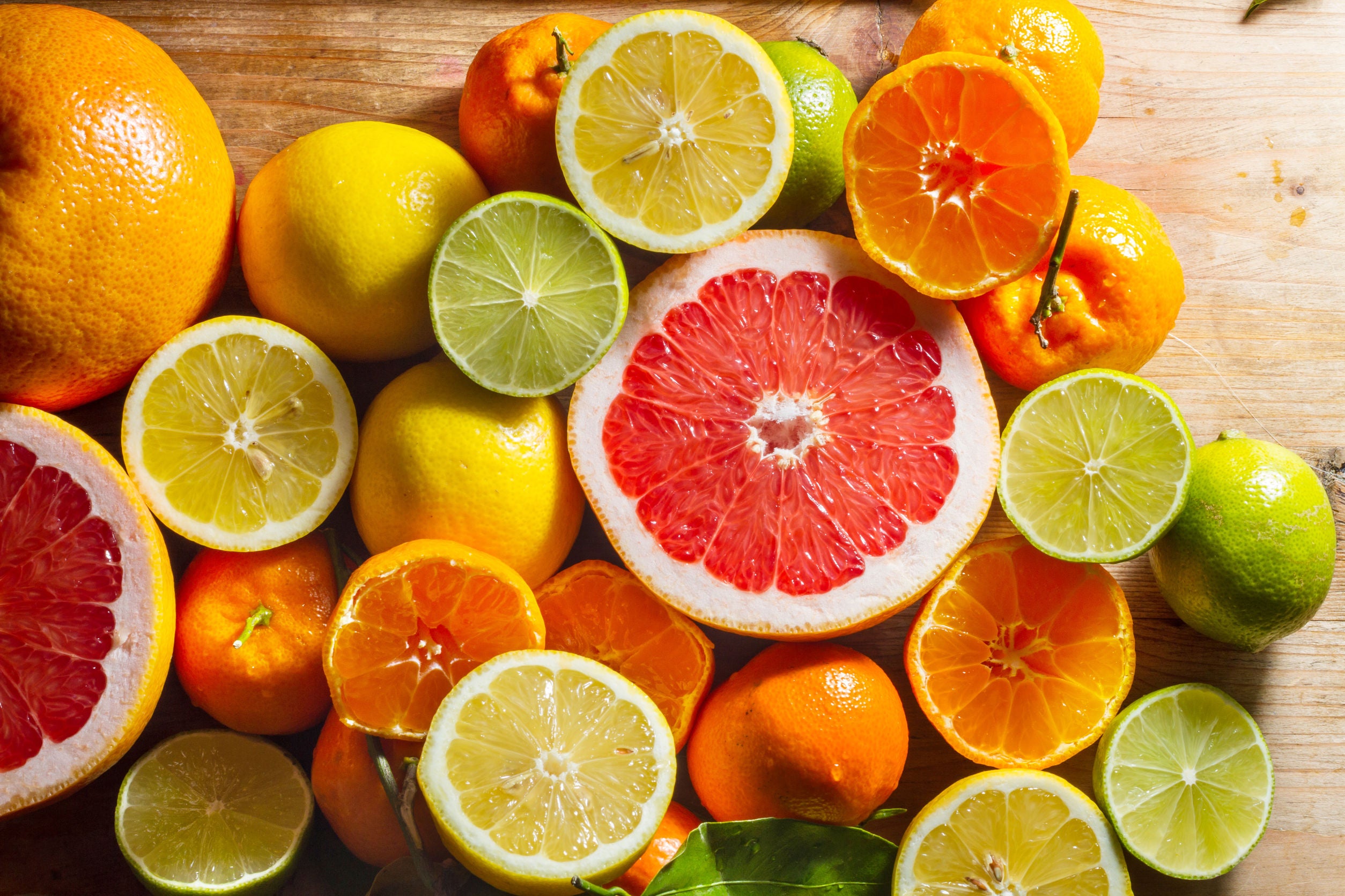 Orangenpresse Zitronenpresse elektrisch [300W] Edelstahl - 100% BPA-frei | Inkl. Rezepte, Glasflasche - Saftpresse Orangen, Zitronen, Grapefruit - für den gesunden Vitamin-Kick am Morgen!